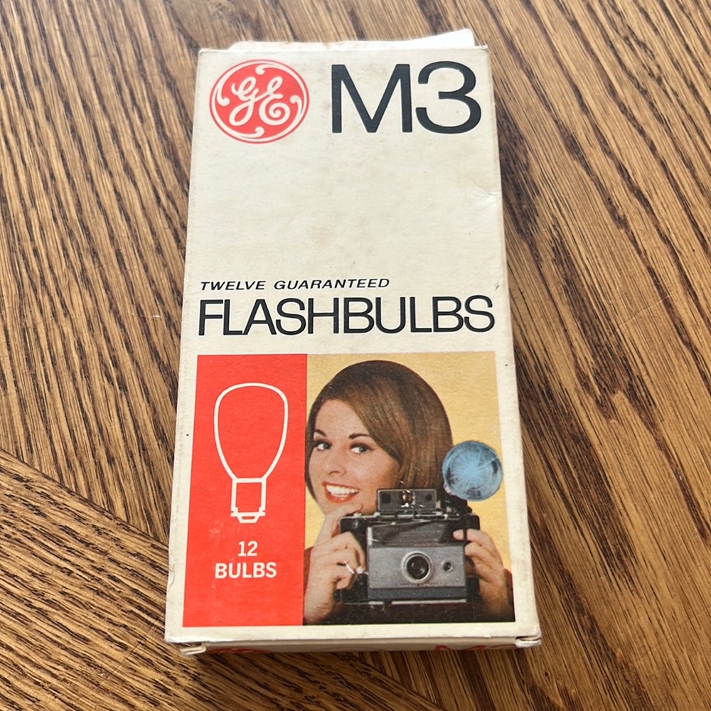 VINTAGE GE M3 GENERAL ELECTRIC CAMERA FLASHBULBS 12 UNUSED CLEAR ORIG. BOX